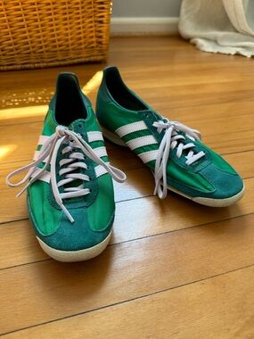 adidas women’s size 8 Green SL 72 night indigo collegiate green sneaker